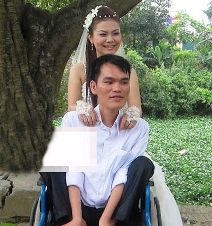 Chuyện tình của chàng trai khuyết tật nhờ em ruột làm chú rể 